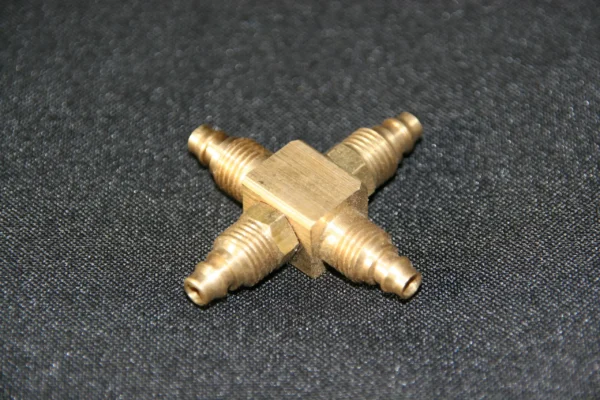 Unión cruz 1/4 bronce E-1.153